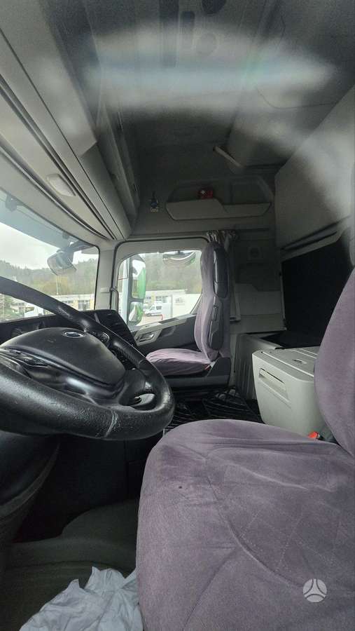 Ford F-MAX L, double sleeper