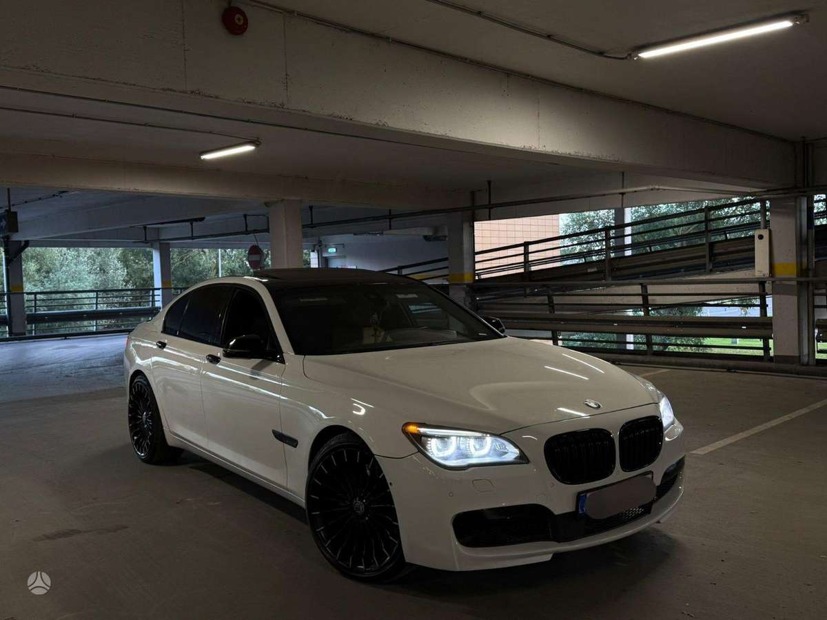 BMW 750 dalimis. Dalimis