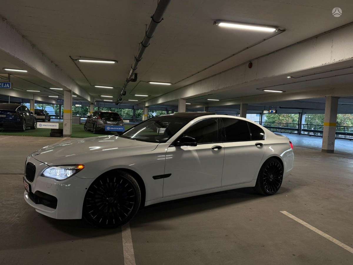 BMW 750 rezerves daļās. Dalimis