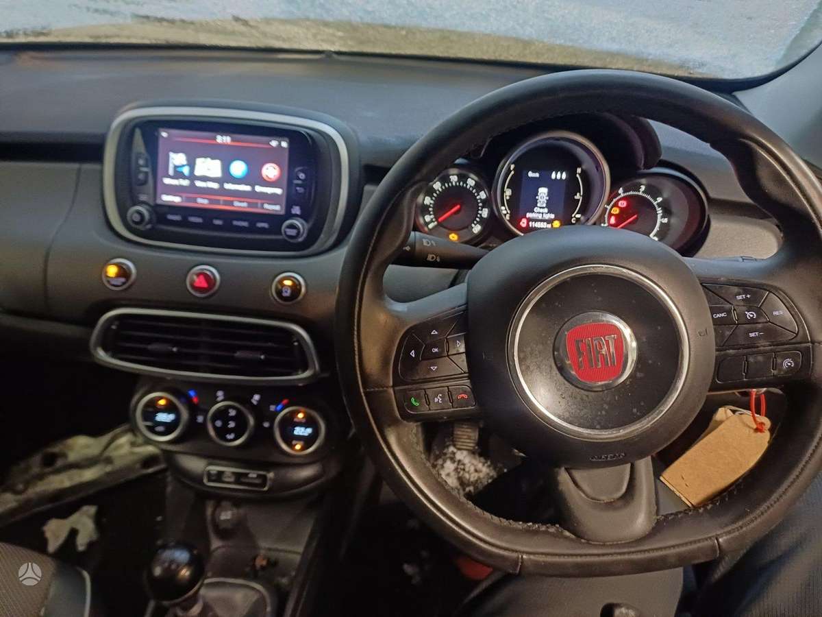Fiat 500X dalimis. Color code 895