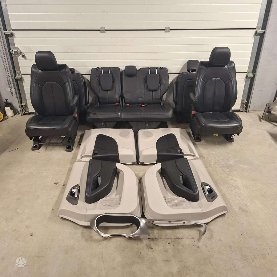 Chrysler Pacifica durų apmušalai, sėdynės
