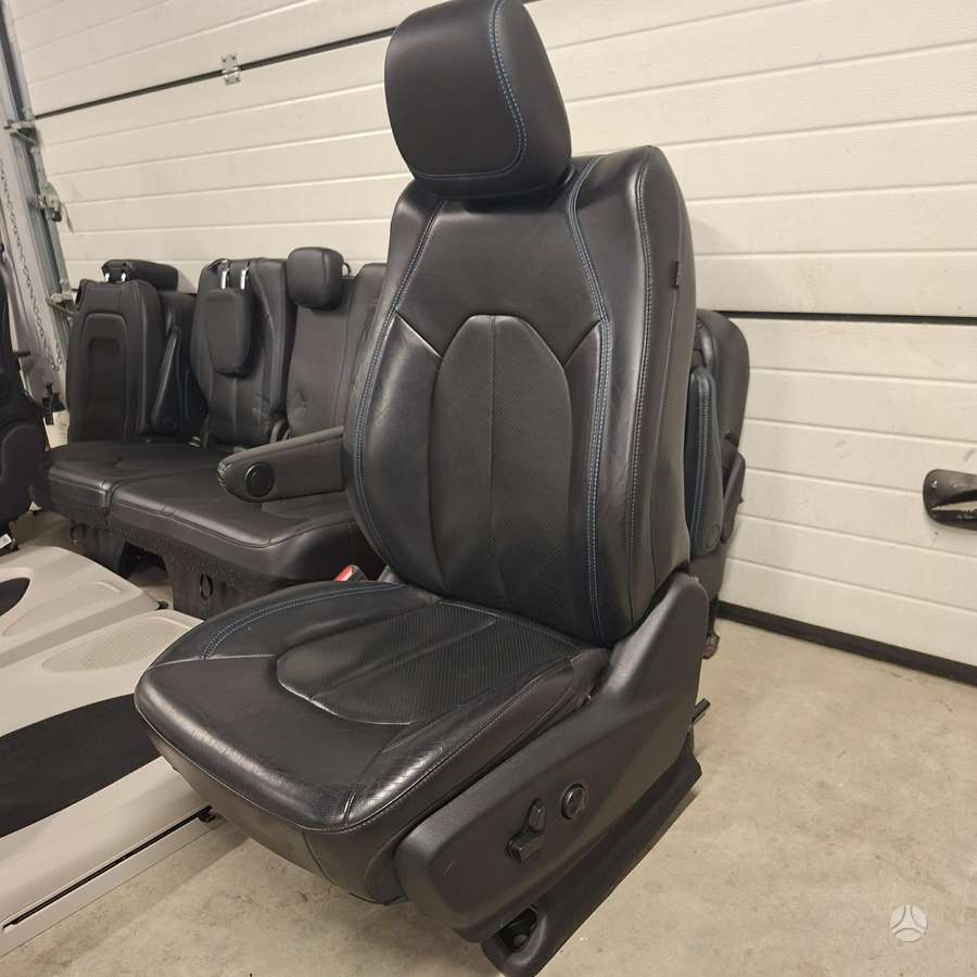 Chrysler Pacifica durų apmušalai, sėdynės