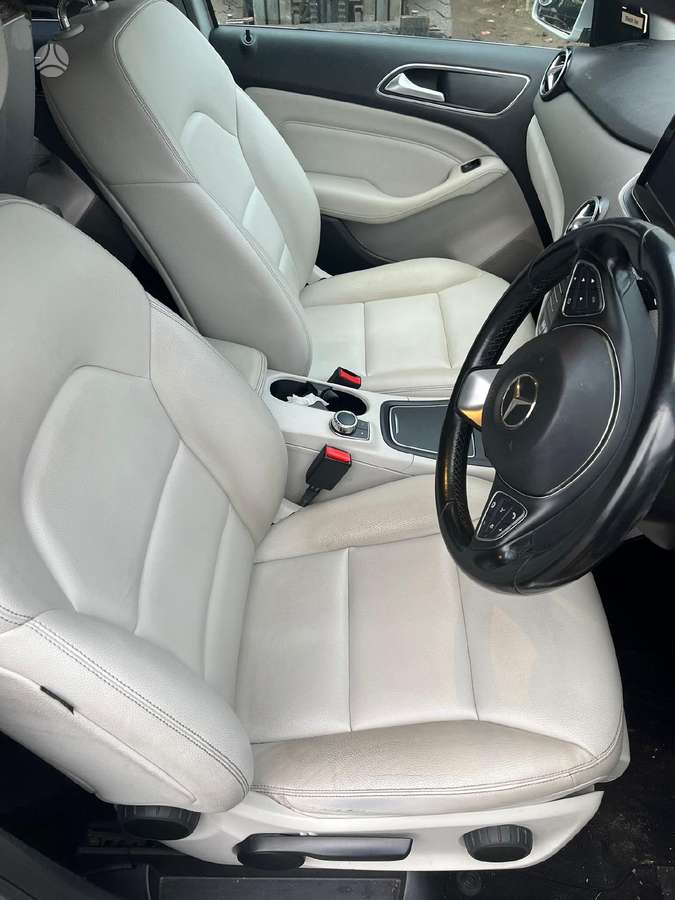 Mercedes-Benz B klasė Dalimis