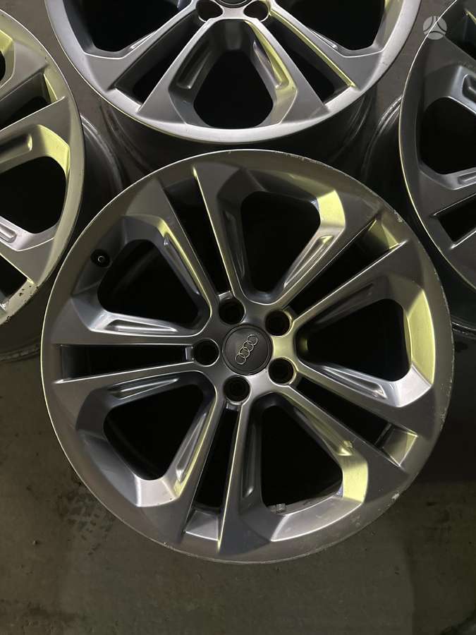 Audi Q3, light alloy, R19