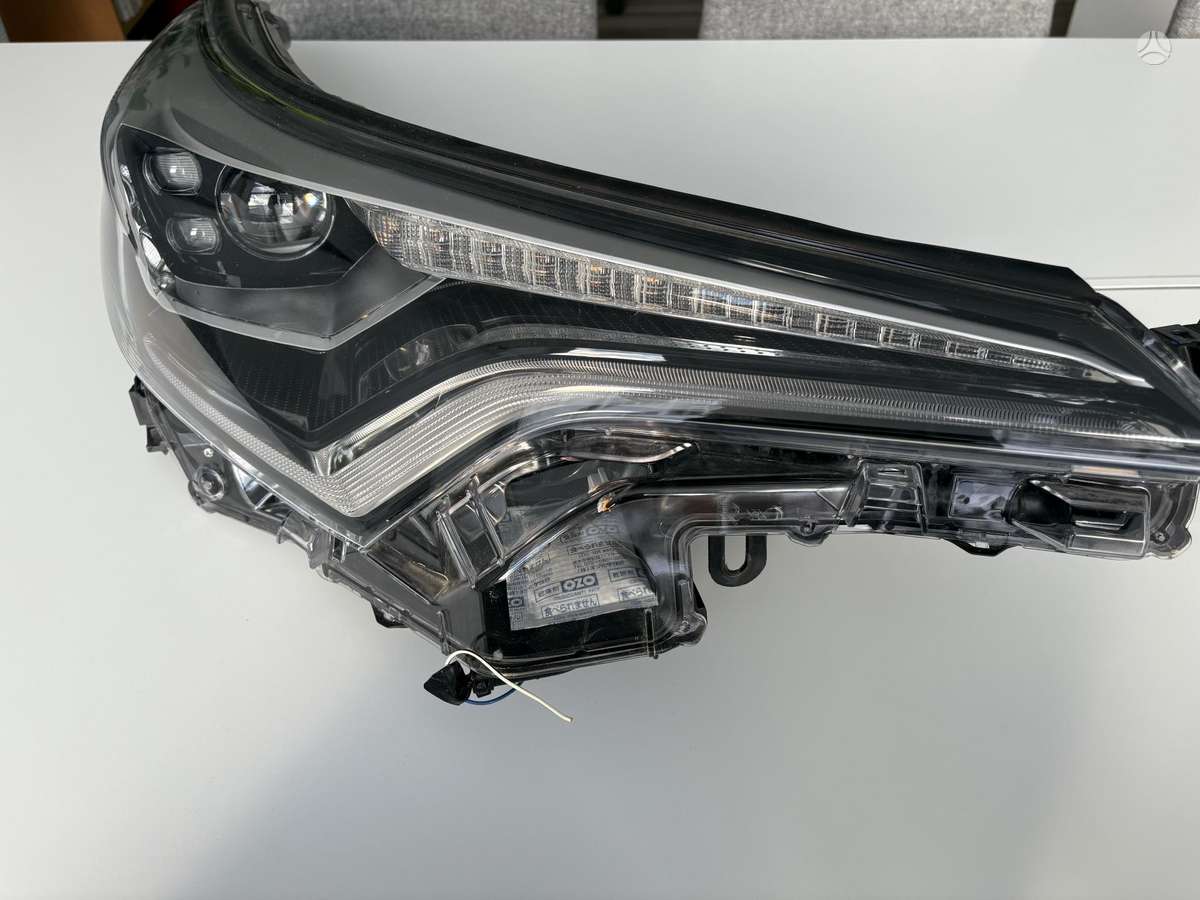 Toyota C-HR lights