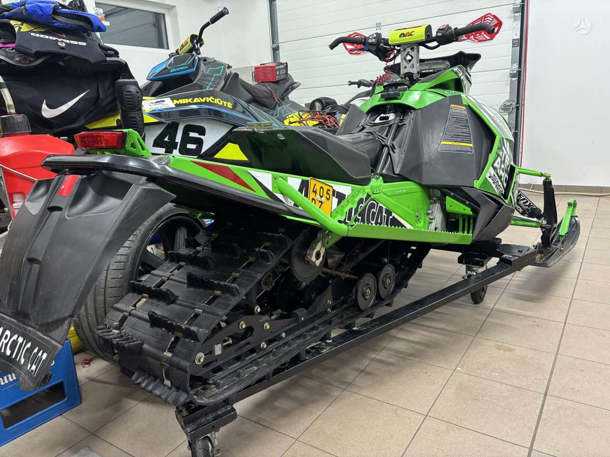 Arctic Cat ZR, snowmobiles