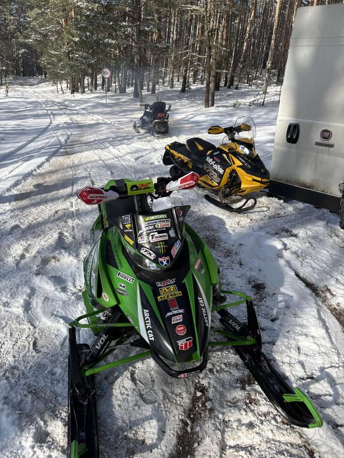 Arctic Cat ZR, snowmobiles