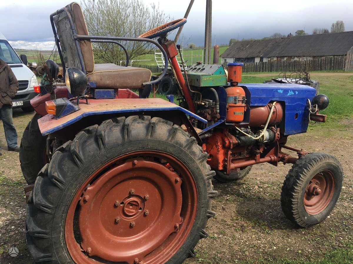 T 25 visas arba dalimis, tractors
