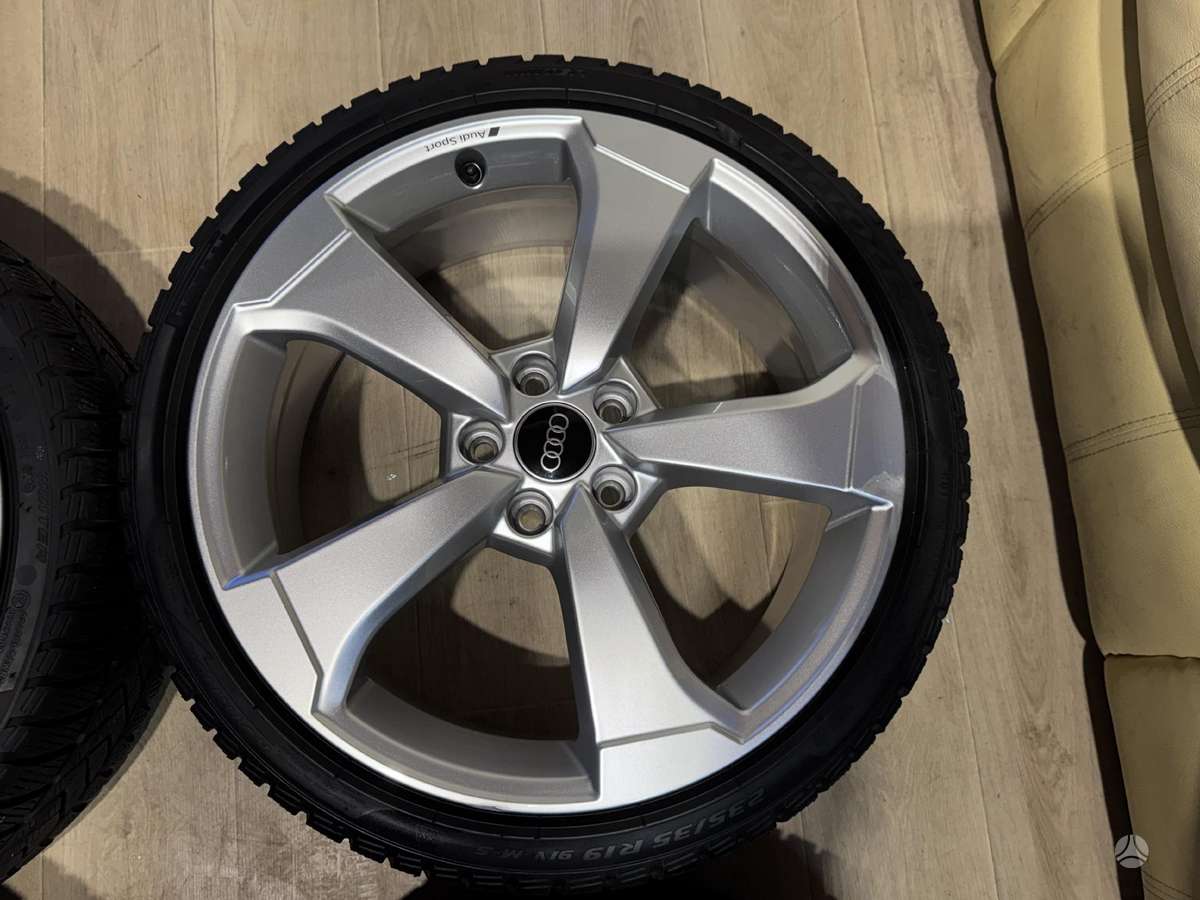 Audi RS3, lengvojo lydinio, R19