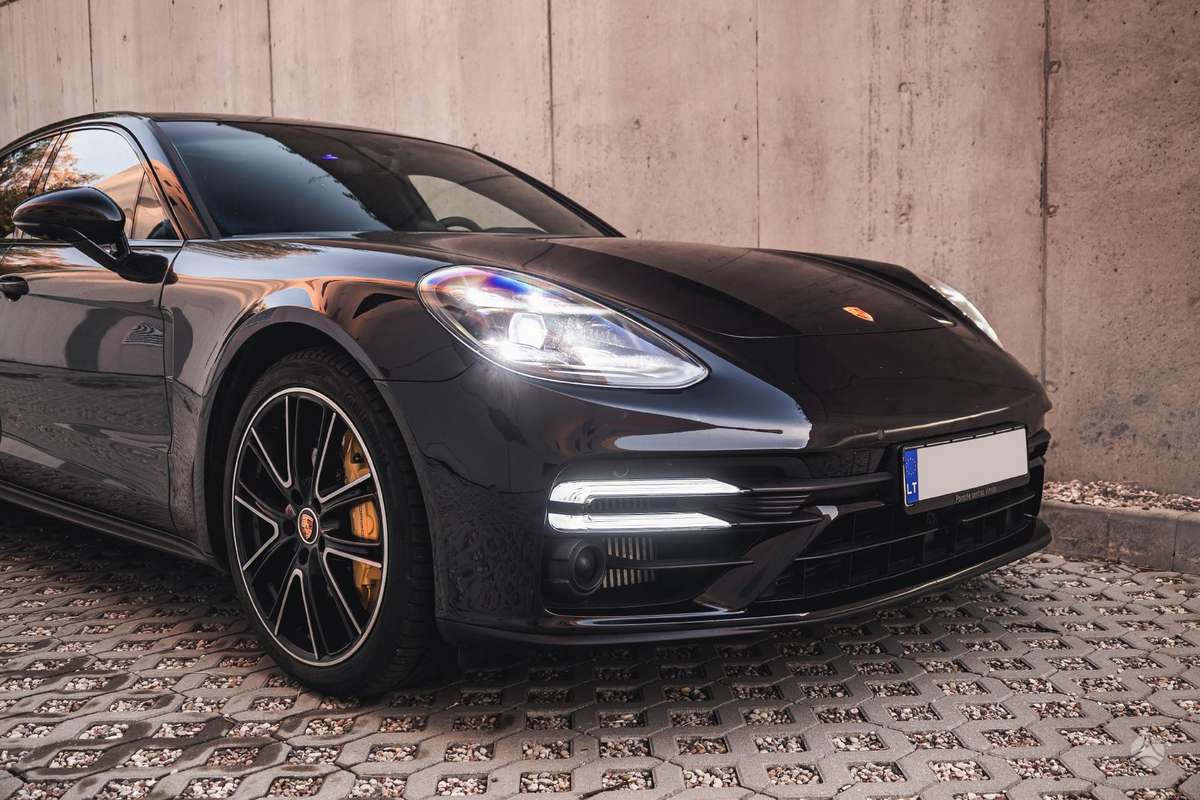 Porsche Panamera - 4
