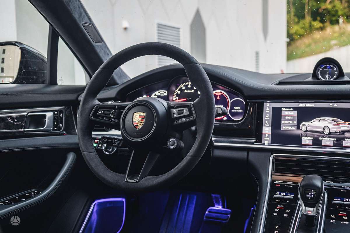 Porsche Panamera - 11