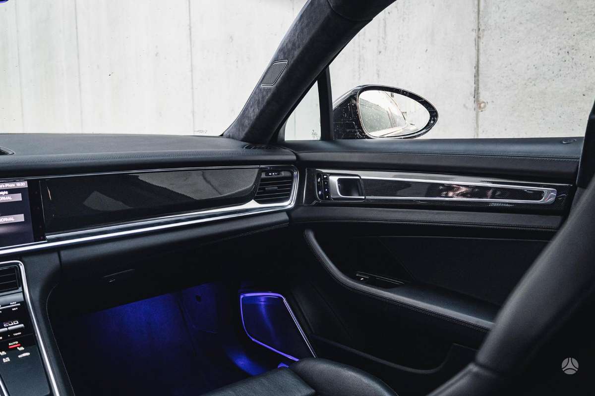 Porsche Panamera - 12