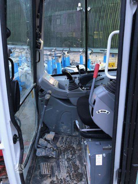 Takeuchi TB225 V3, ekskavatori