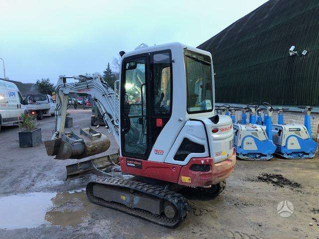 Takeuchi TB225 V3, ekskavatoriai
