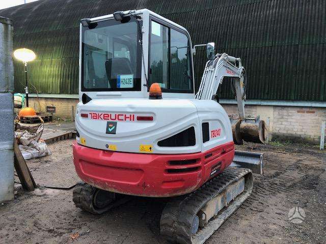 Takeuchi TB240 su Powertilt, экскаваторы
