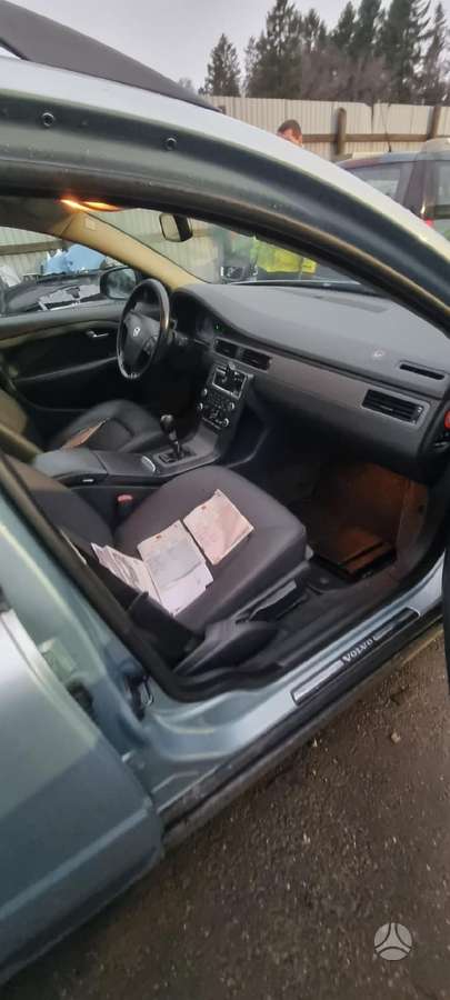 Volvo V70 for parts