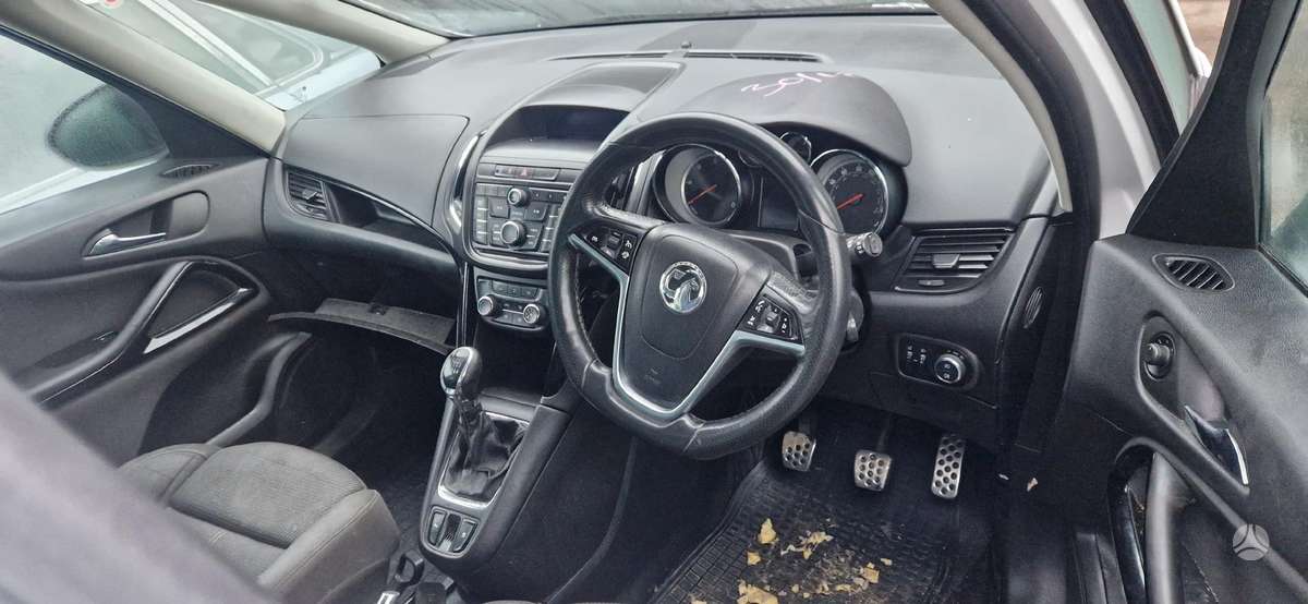 Opel Zafira for parts