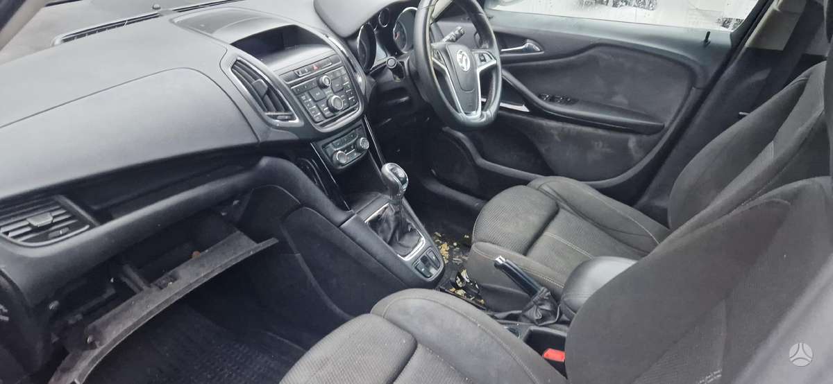 Opel Zafira for parts