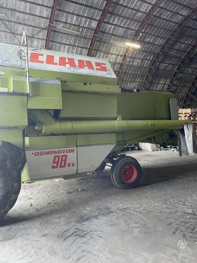 Claas Dominator 98SL, combine harvesters