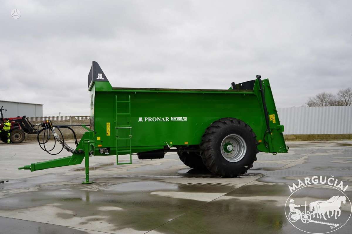Pronar 9040 kg., manure shakers, compost shredders