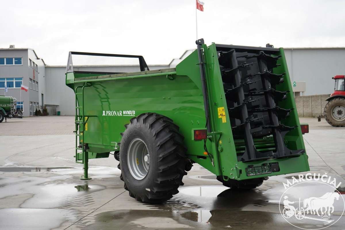 Pronar 9040 kg., manure shakers, compost shredders