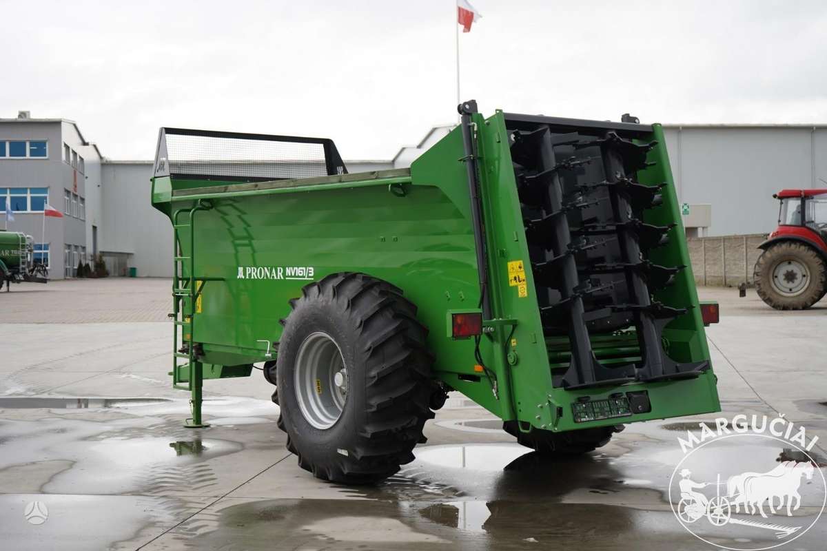 Pronar 9040 kg., manure shakers, compost shredders