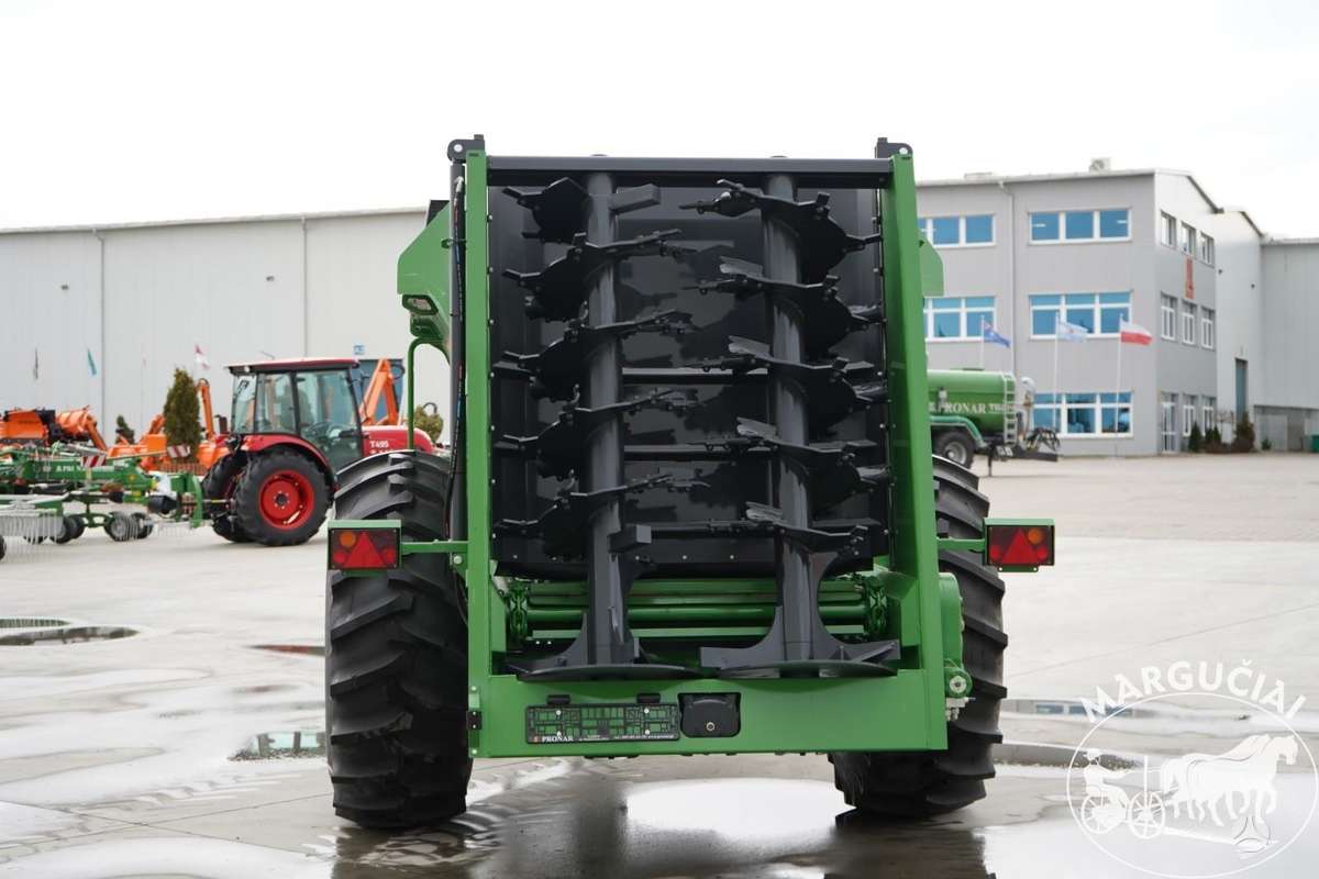 Pronar 9040 kg., manure shakers, compost shredders