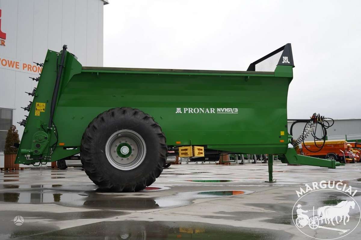 Pronar 9040 kg., manure shakers, compost shredders