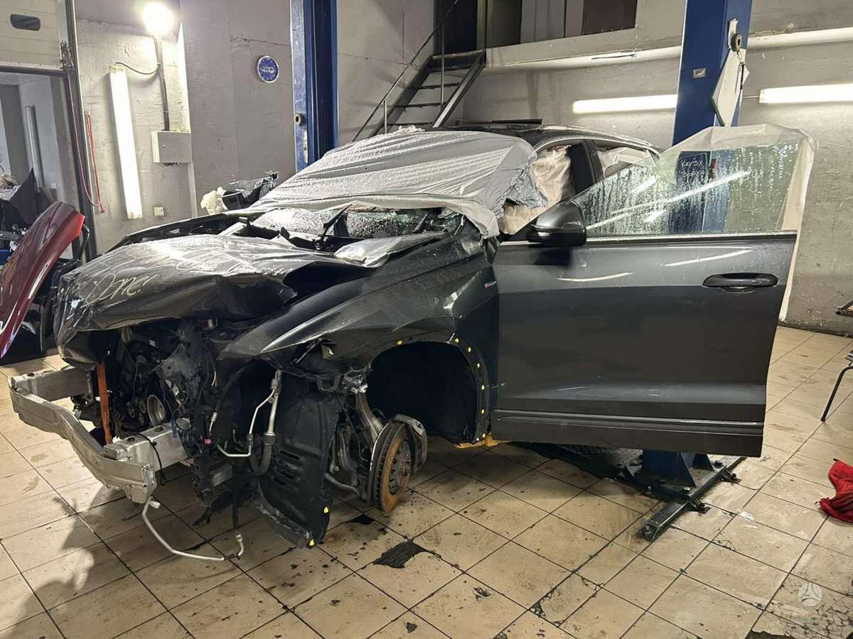 Audi Q8 dalimis