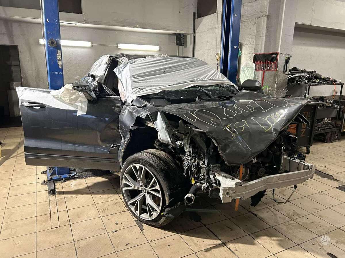 Audi Q8 по частям