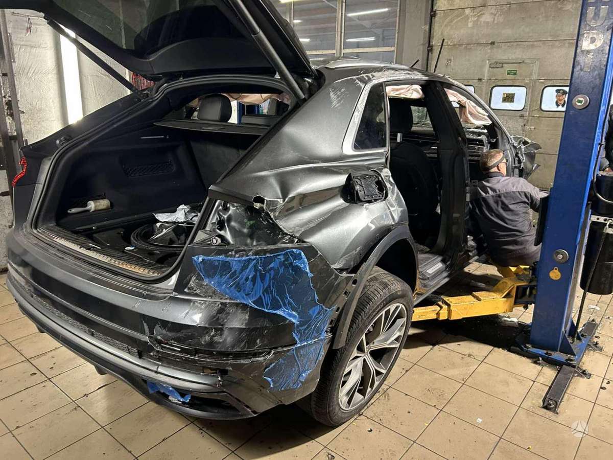 Audi Q8 по частям
