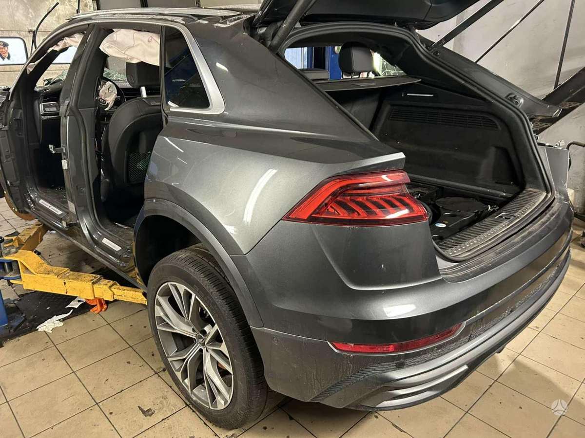Audi Q8 по частям