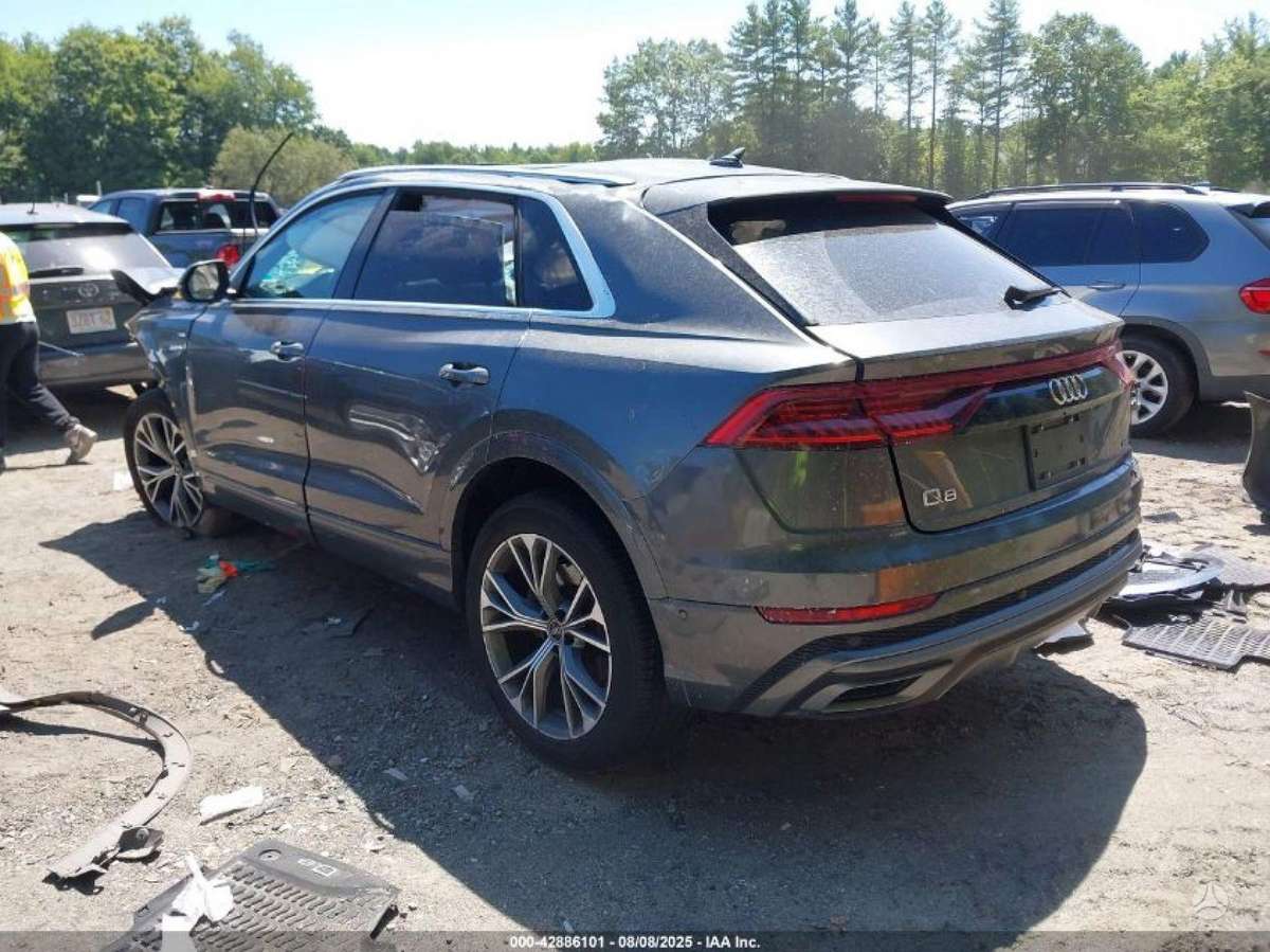 Audi Q8 по частям