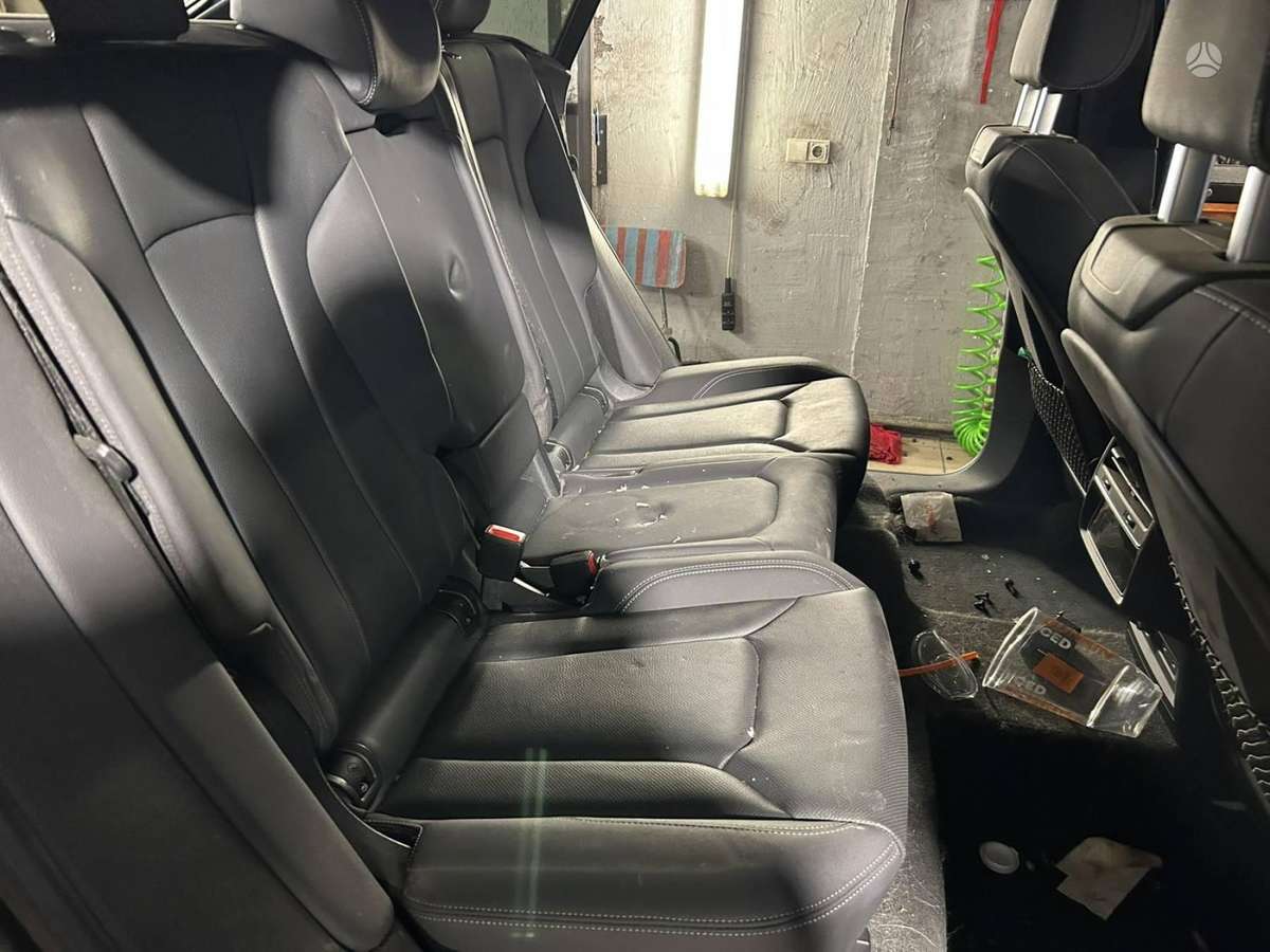 Audi Q8 dalimis