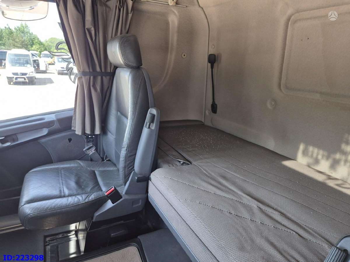 Scania R560 V8 Retarder 6x2, double sleeper