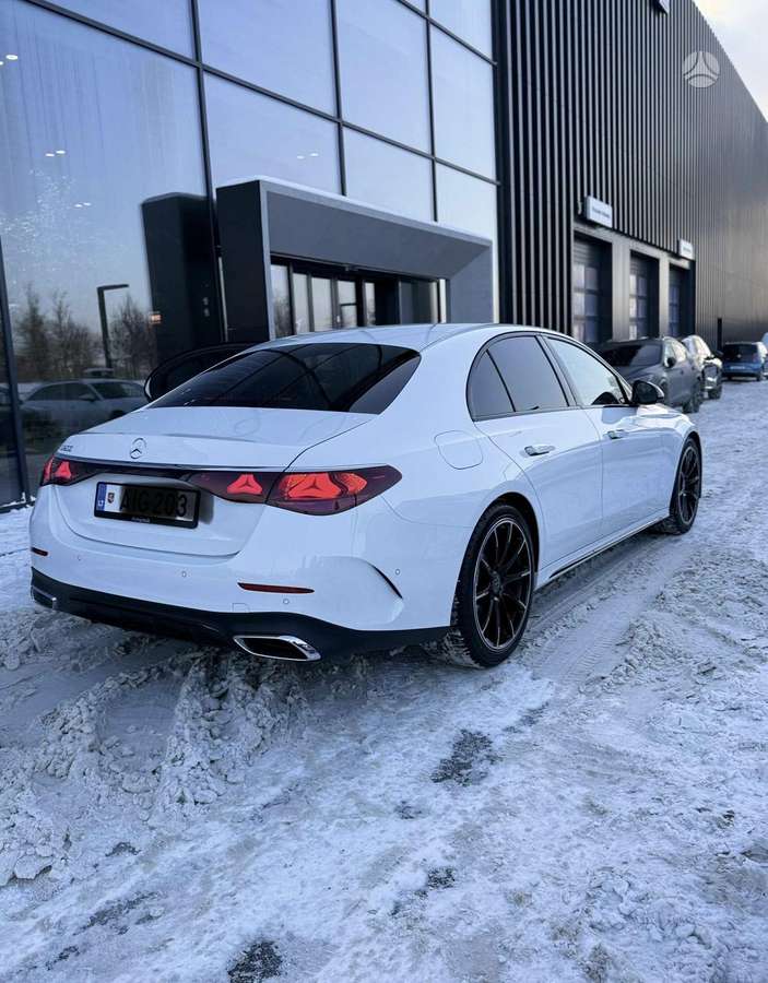 Mercedes-Benz E220, 2.0 l., sedans
