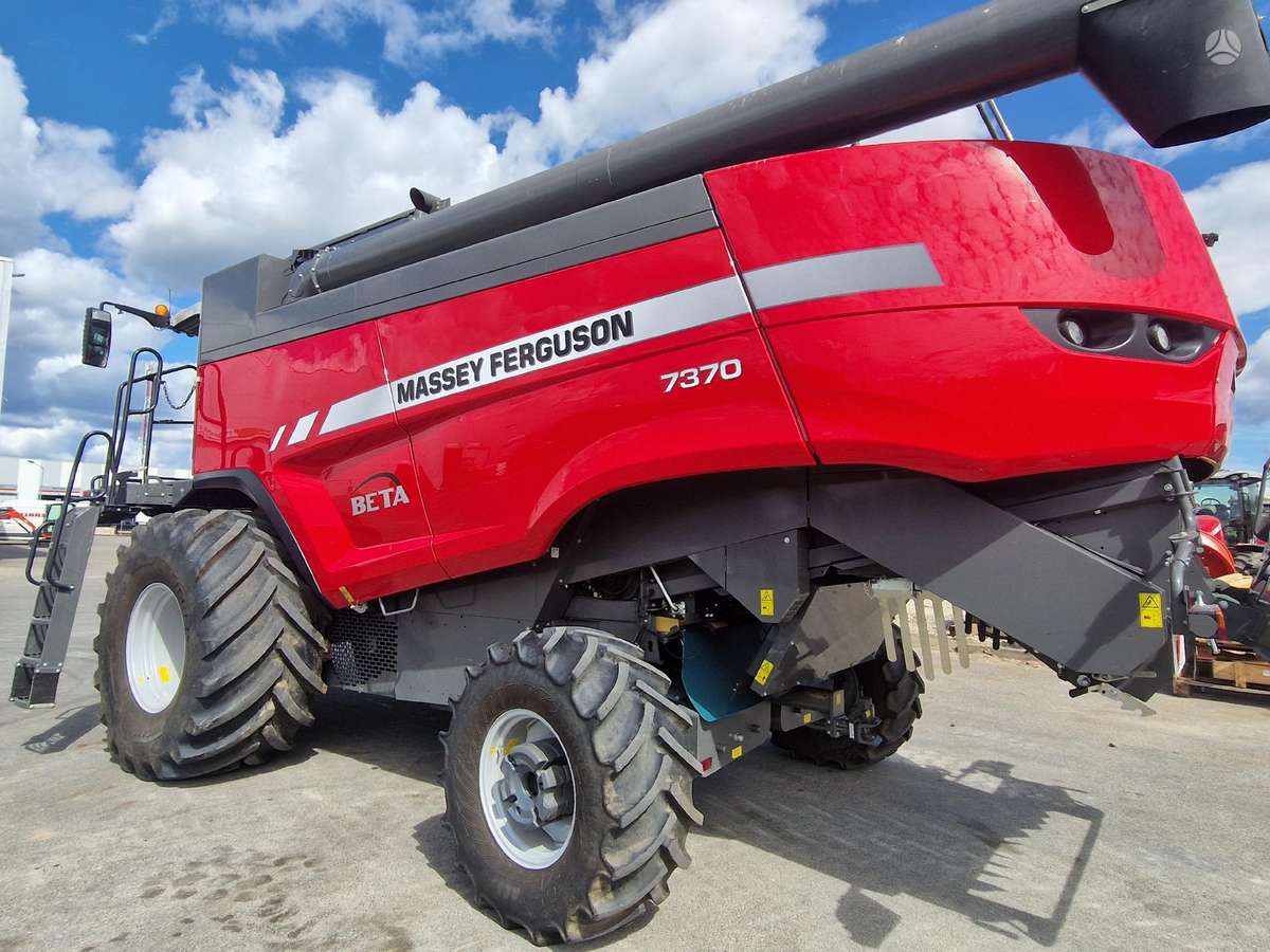 Massey Ferguson 7370 BETA, kombainai