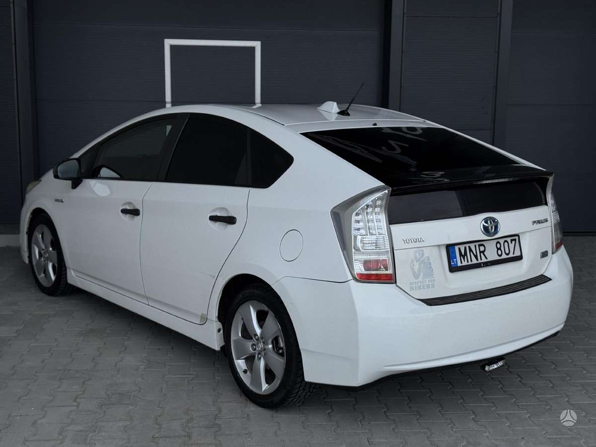 Toyota Prius - 4