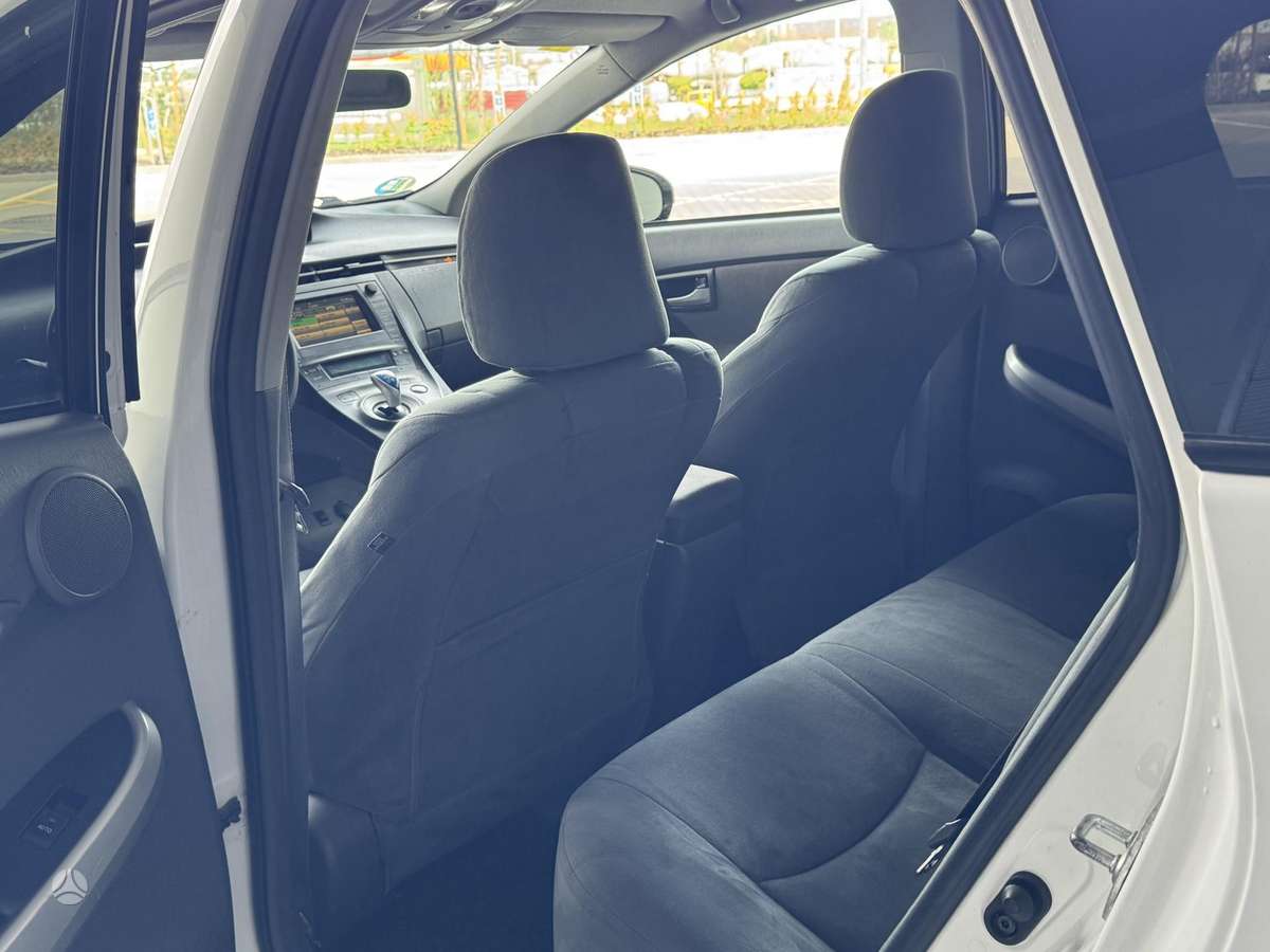 Toyota Prius - 12