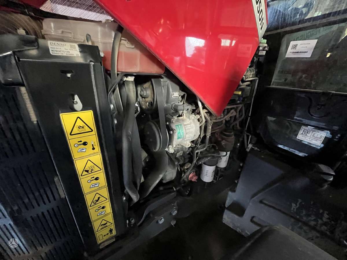 Massey Ferguson M 5713, traktoriai