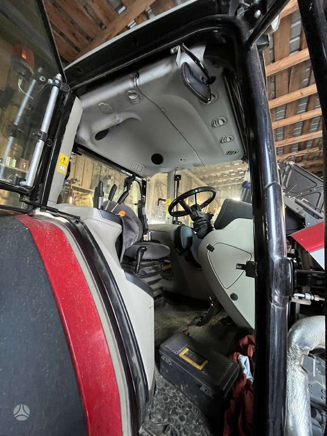 Massey Ferguson M 5713, traktoriai
