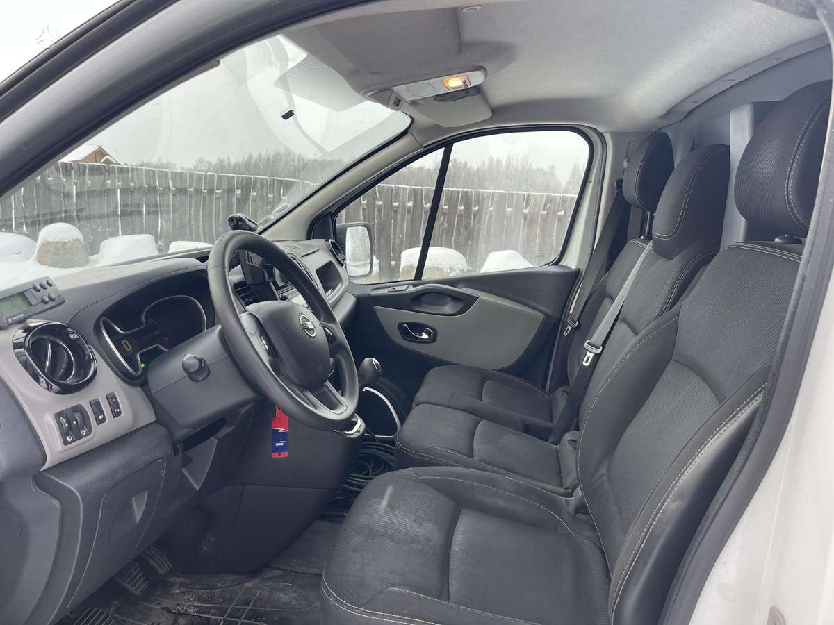 Nissan NV300, 1.6 l., cargo van 8