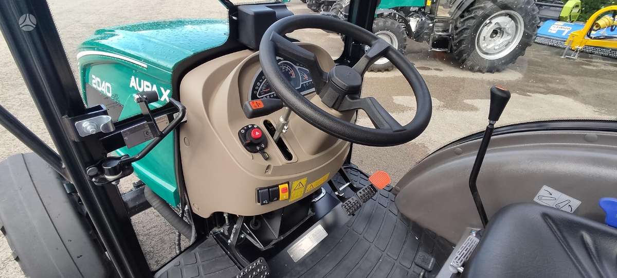 Aupax 2040 / M404, tractors