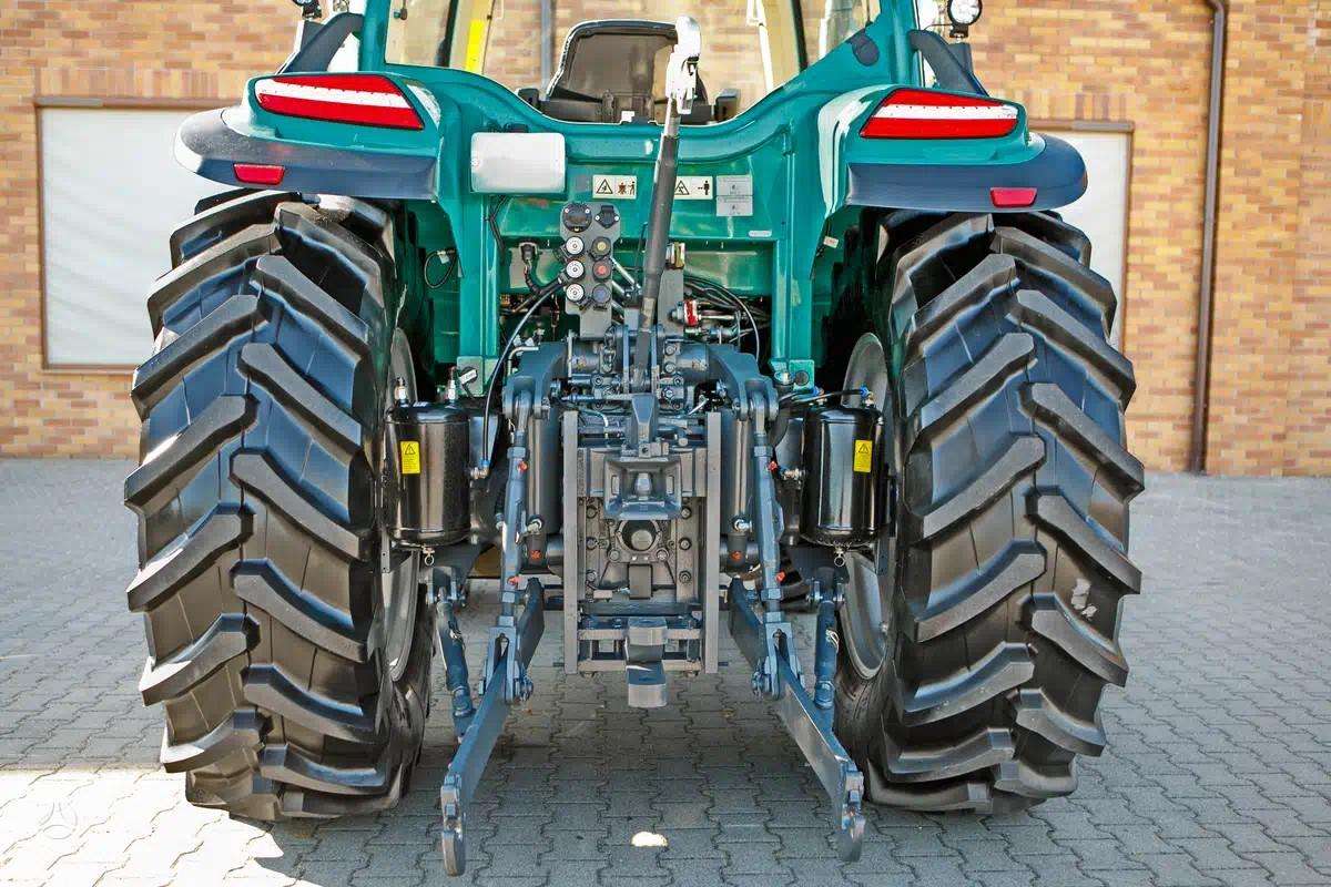 Aupax P4110, tractors
