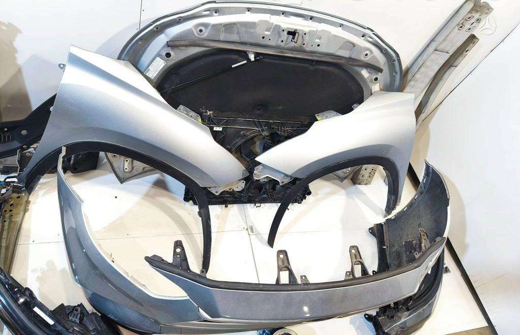 Toyota Highlander kėbulo dalys