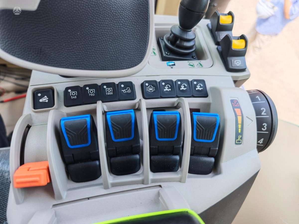 Aupax 7240, тракторы