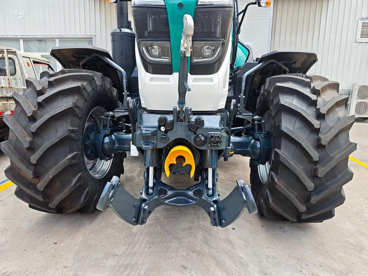 Aupax 7240, тракторы