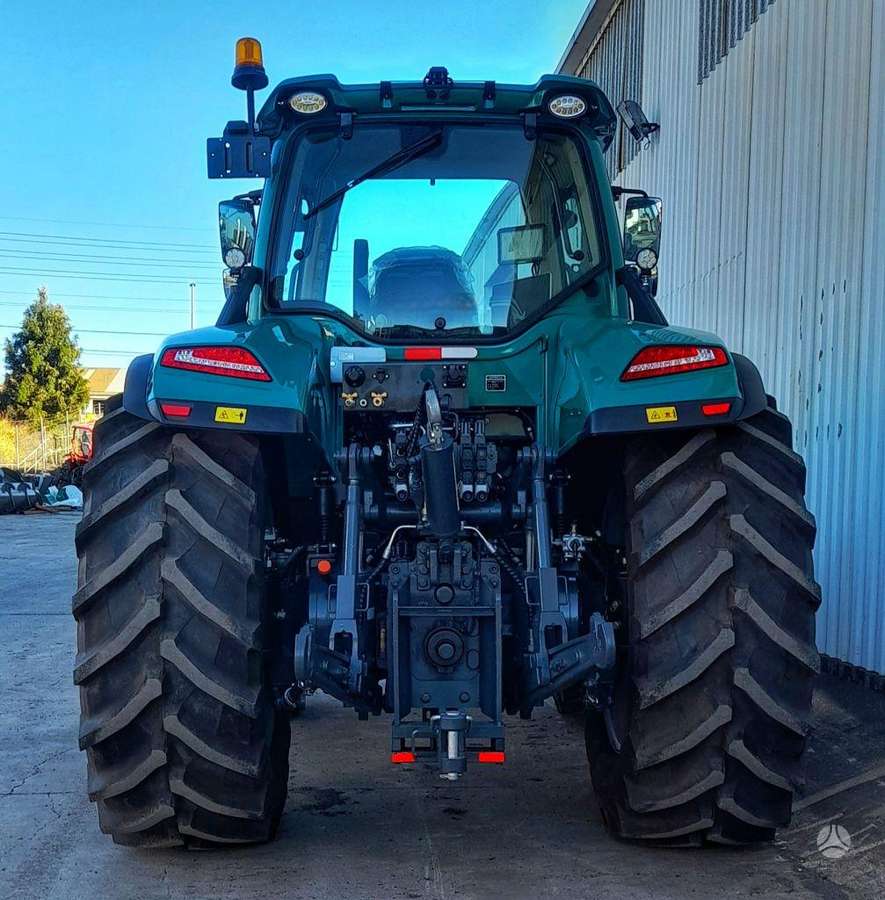 Aupax 7240, tractors