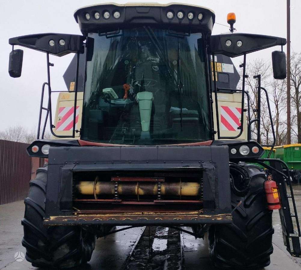 Rostselmash RSM 161, kombainai