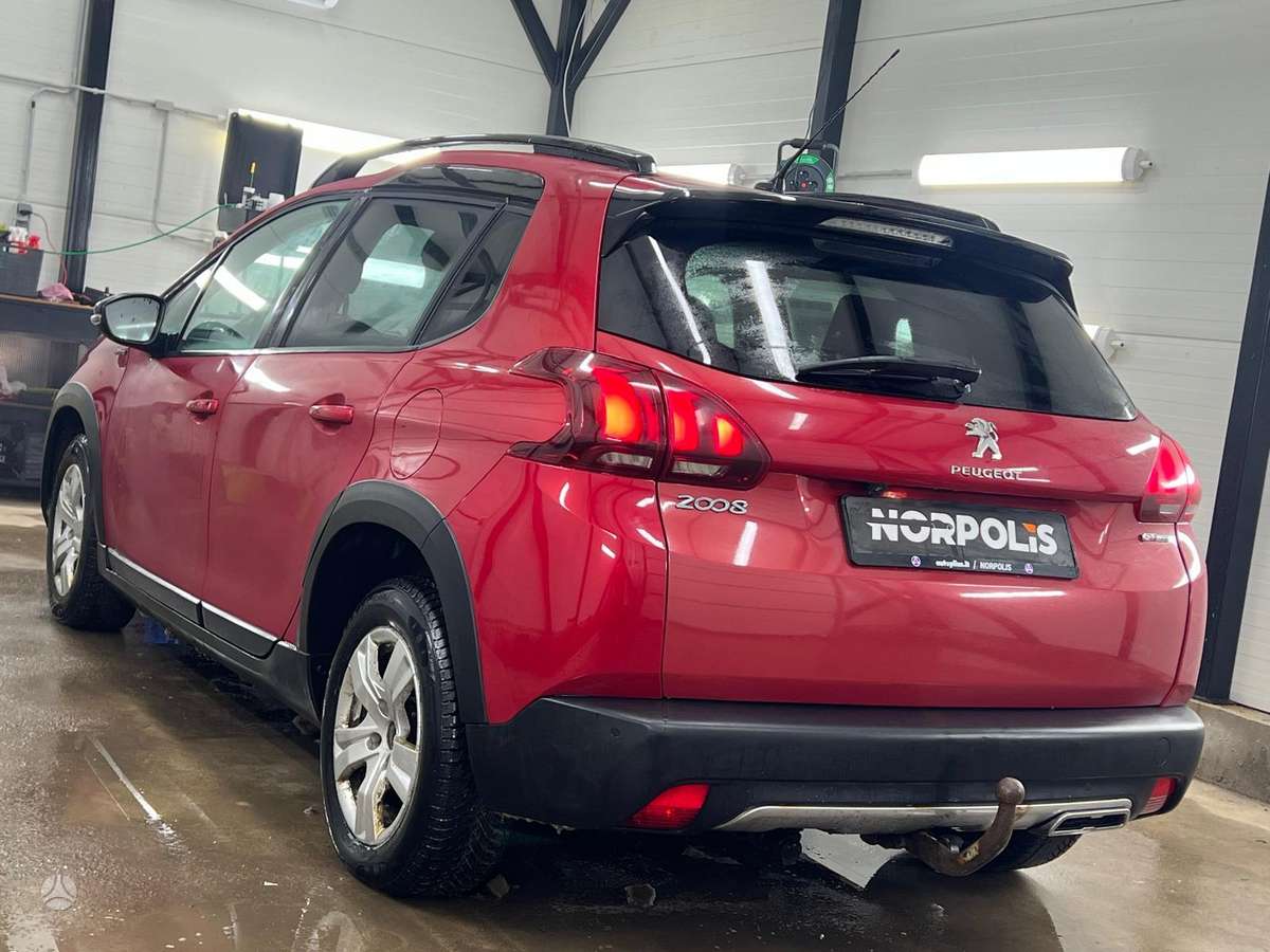 Peugeot 2008, 1.2 l., hatchback